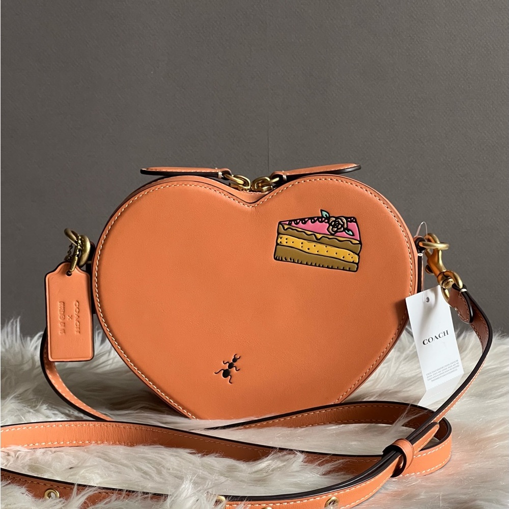 💰SOLD - CK398 - Coach X Observed By Us Heart Crossbody - Picture 5 of 15